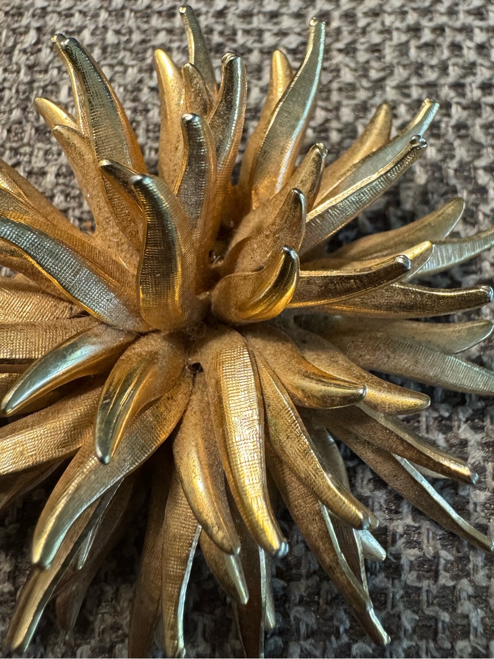 Gold-Tone Starburst Floral Brooch - Picture 7 of 14